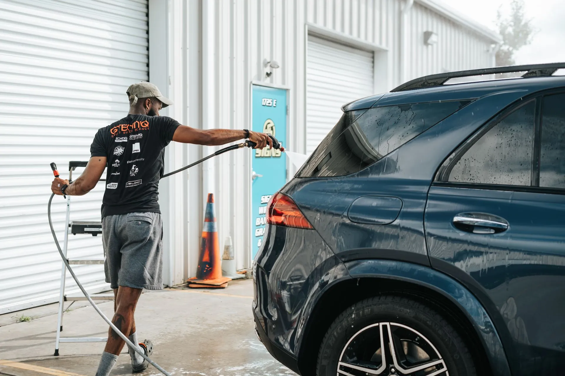Rinsing down a Mercedes GLE450